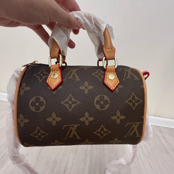 Маленькая коричневая сумка-бочонок Louis Vuitton