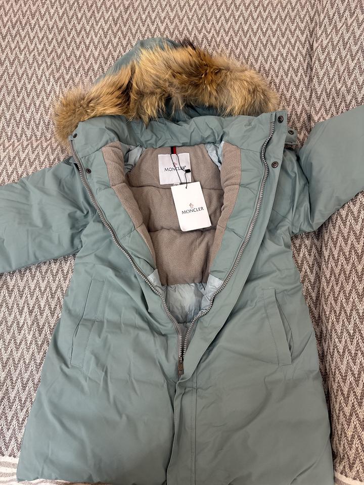 Пуховик Moncler