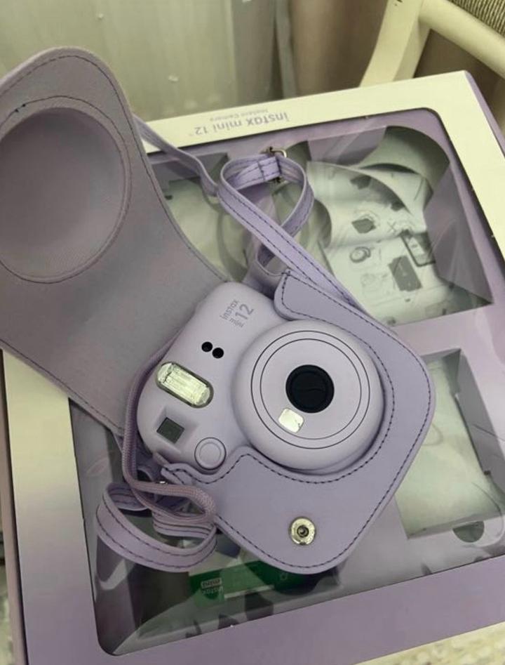 Фотоаппарат моментальной печати Fujifilm Instax Mini 12 в чехле