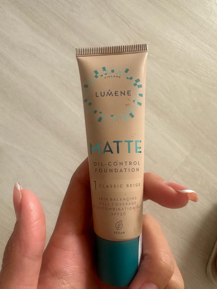 Тональный крем LUMENE Matte Oil-Control Foundation