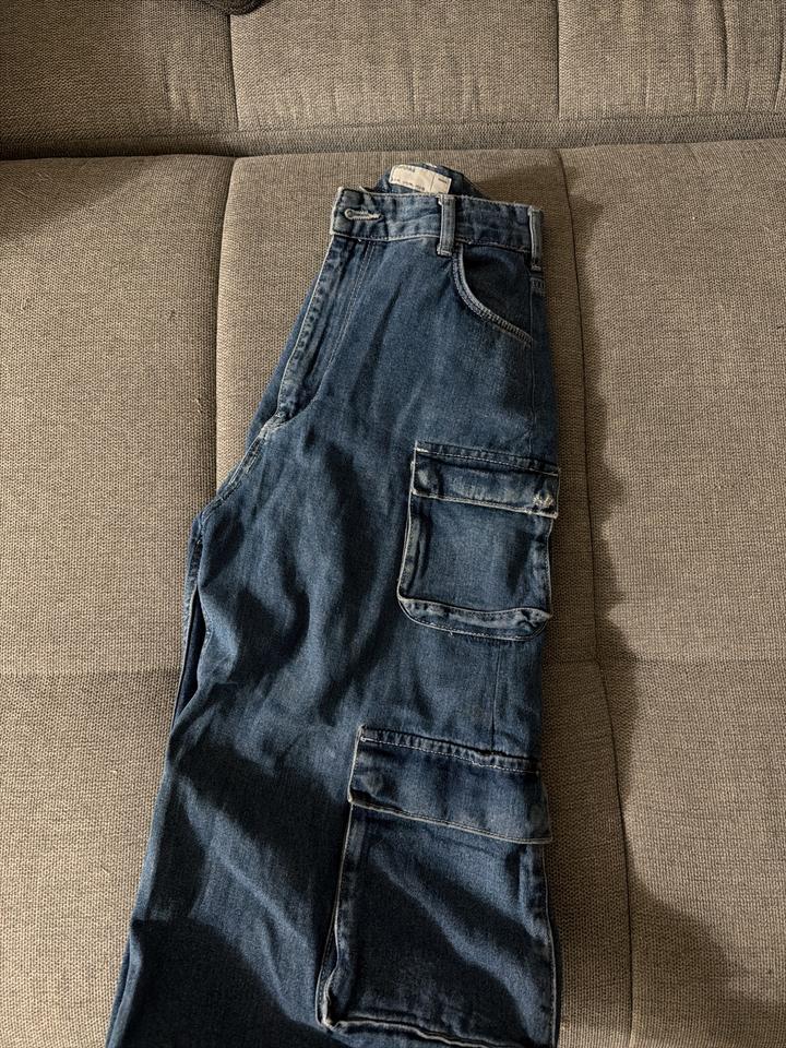Джинсы Bershka карго