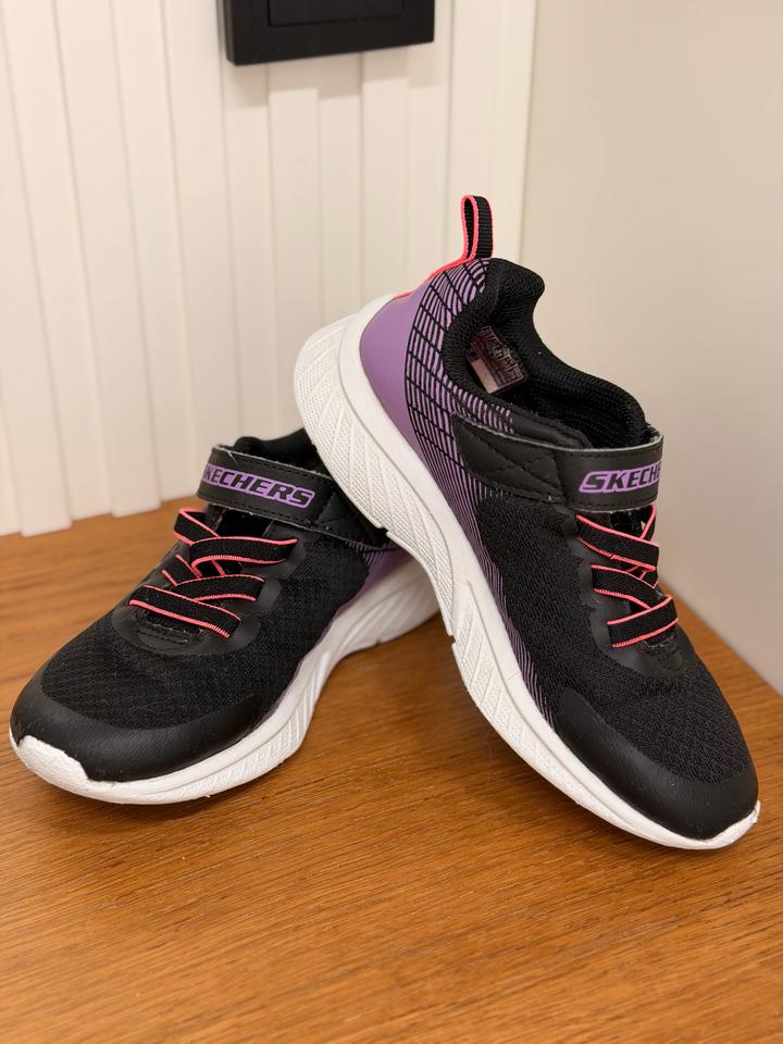 Skechers