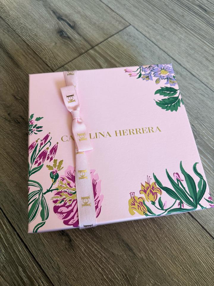 Духи Carolina Herrera