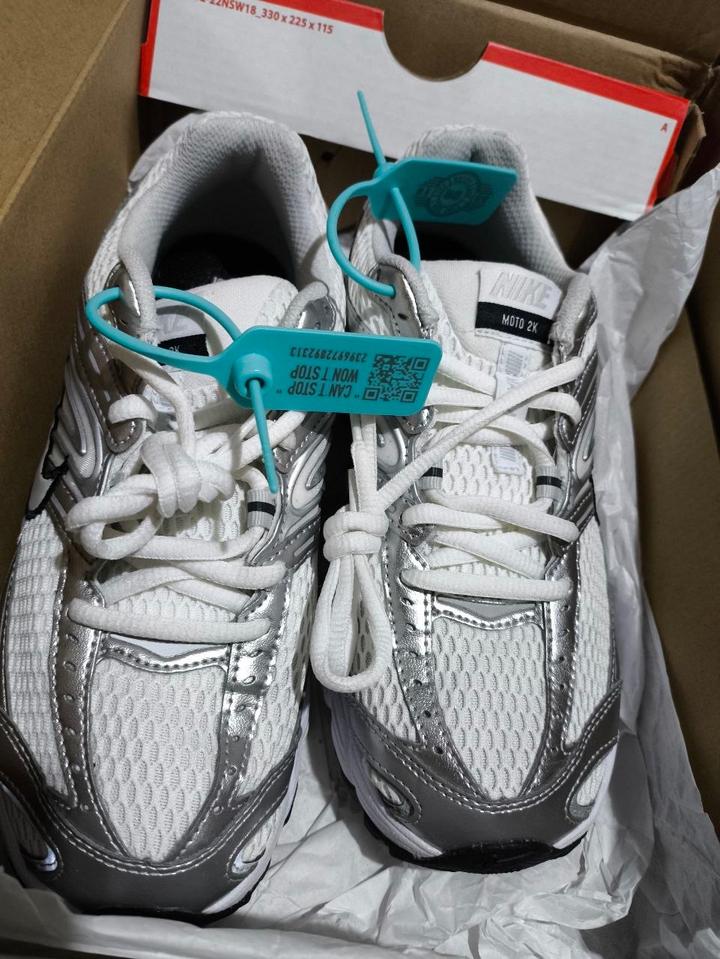 Кроссовки Nike Air Max Moto 2K