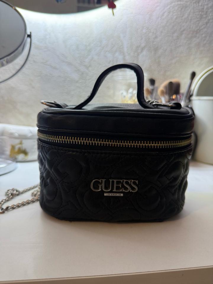 Мини сумка Guess на цепочке