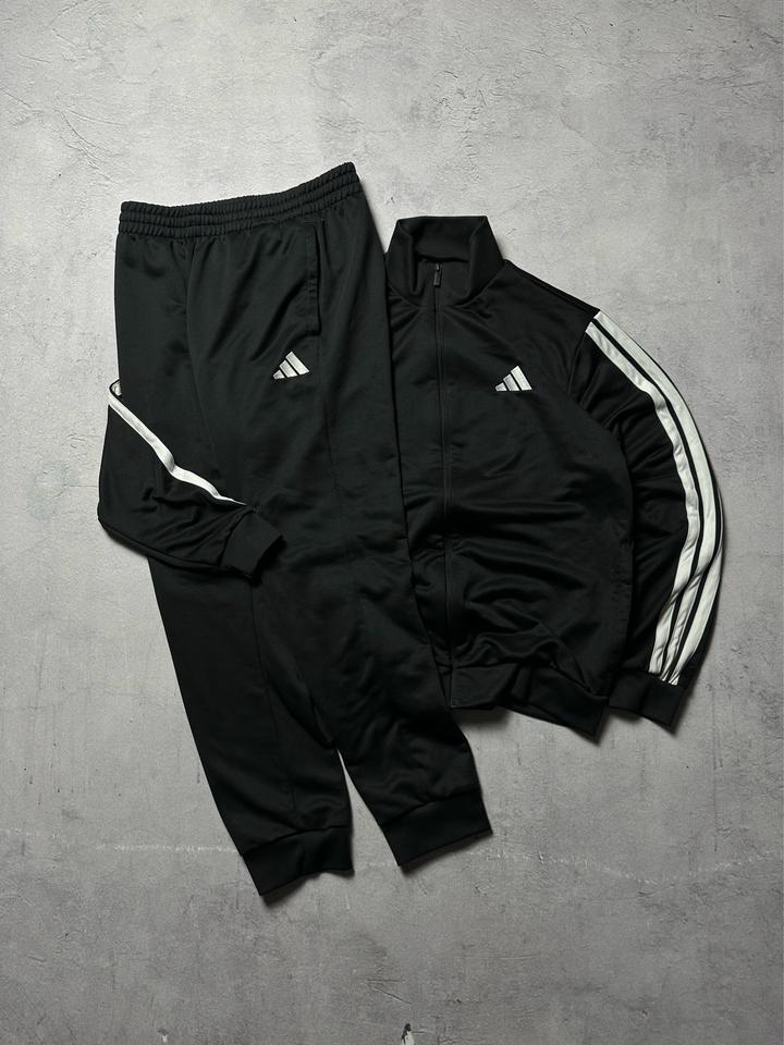 Спортивный костюм adidas