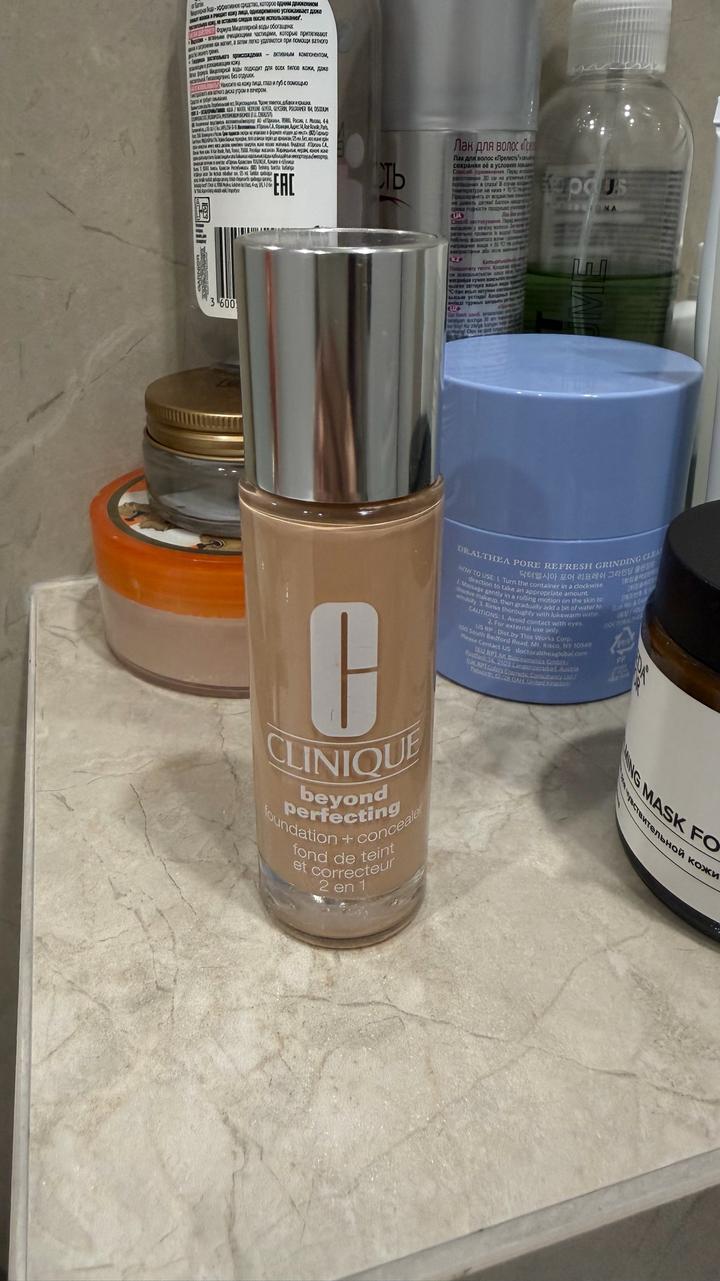 Тональный крем Clinique Beyond Perfecting