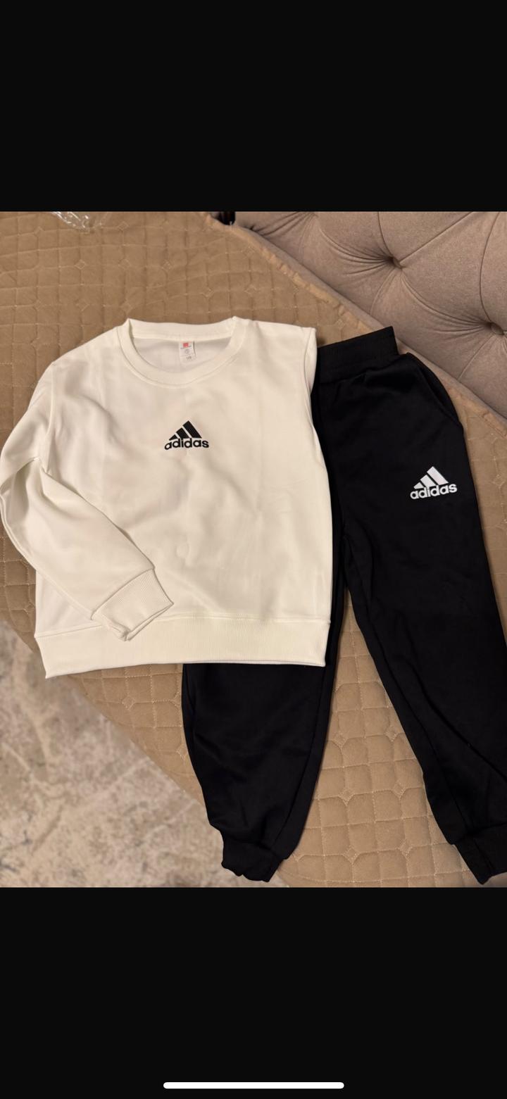 Спортивный костюм adidas