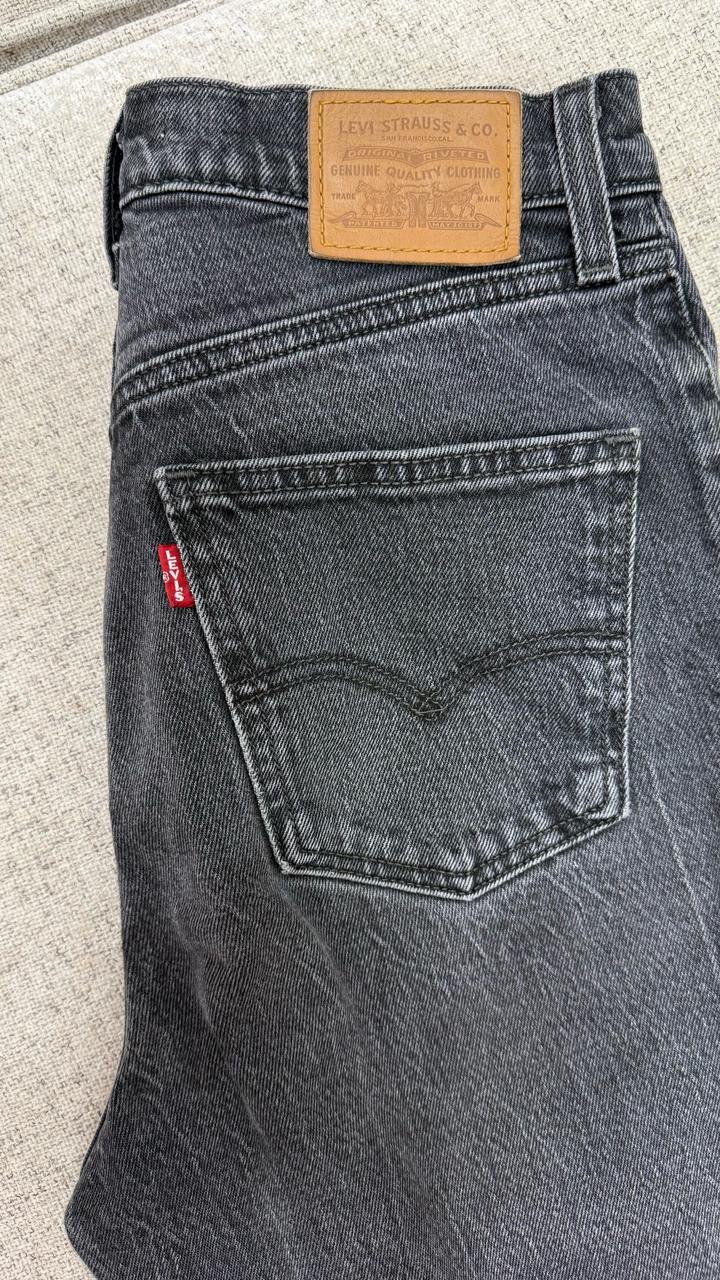 Levi's Черные джинсы Levi’s. В идеальном состоянии, надевала 3-4 раза.