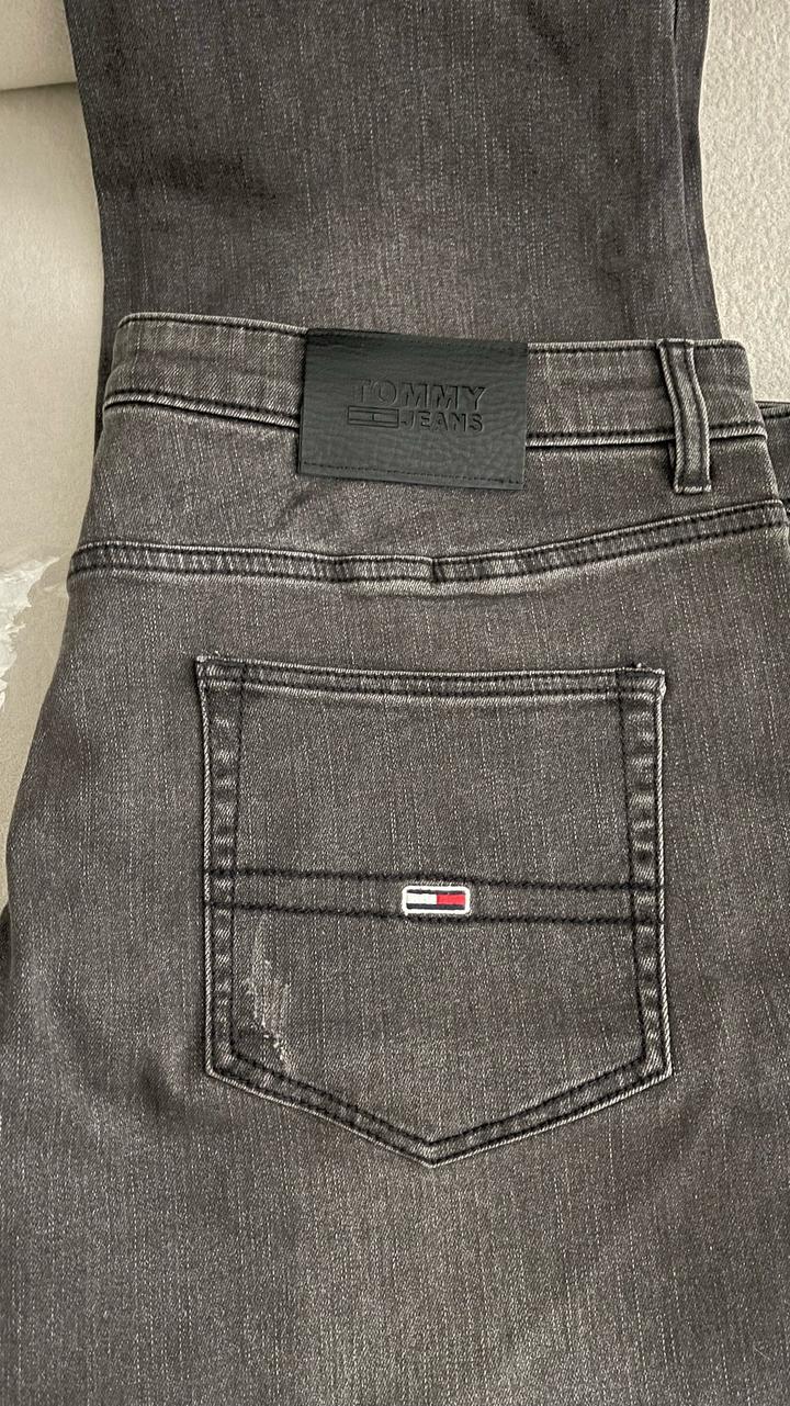 Джинсы Tommy Jeans