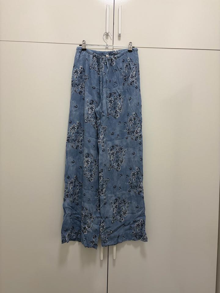 Stradivarius Широкие брюки с принтом пейсли