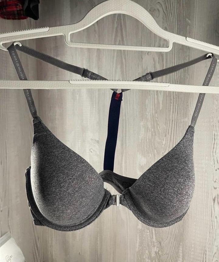 Серый бюстгальтер Tommy Hilfiger, оригинал.Модель Front-closure / Y-back