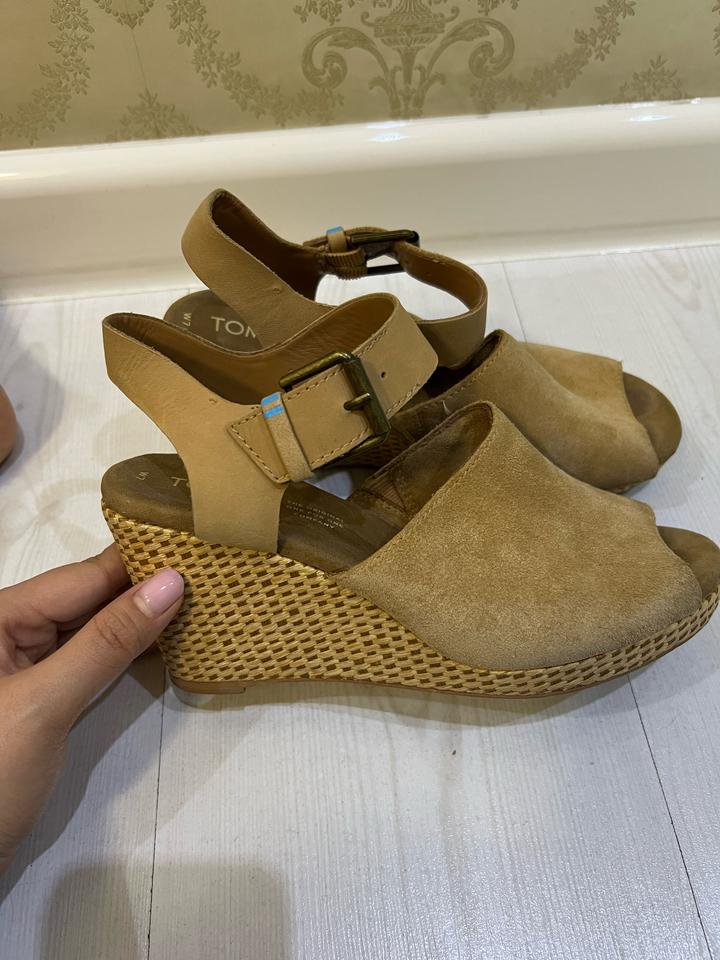 Toms