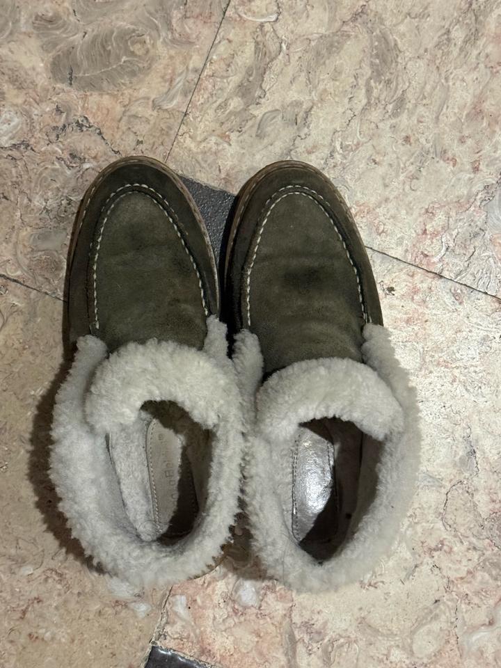 UGG