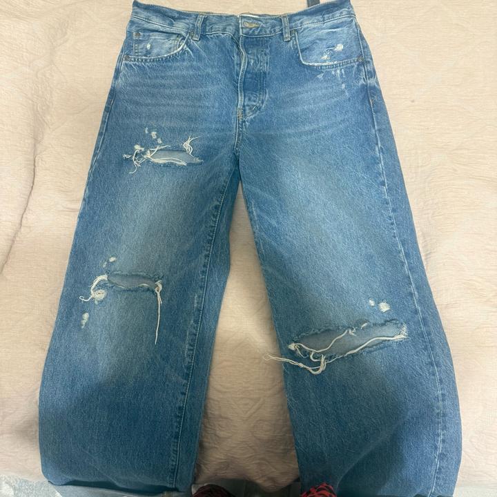 Zara Джинсы с прорезями