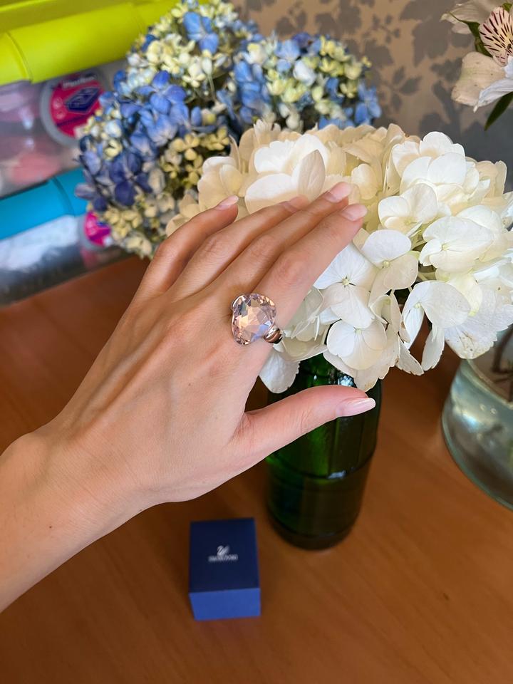 Розовое кольцо Swarovski