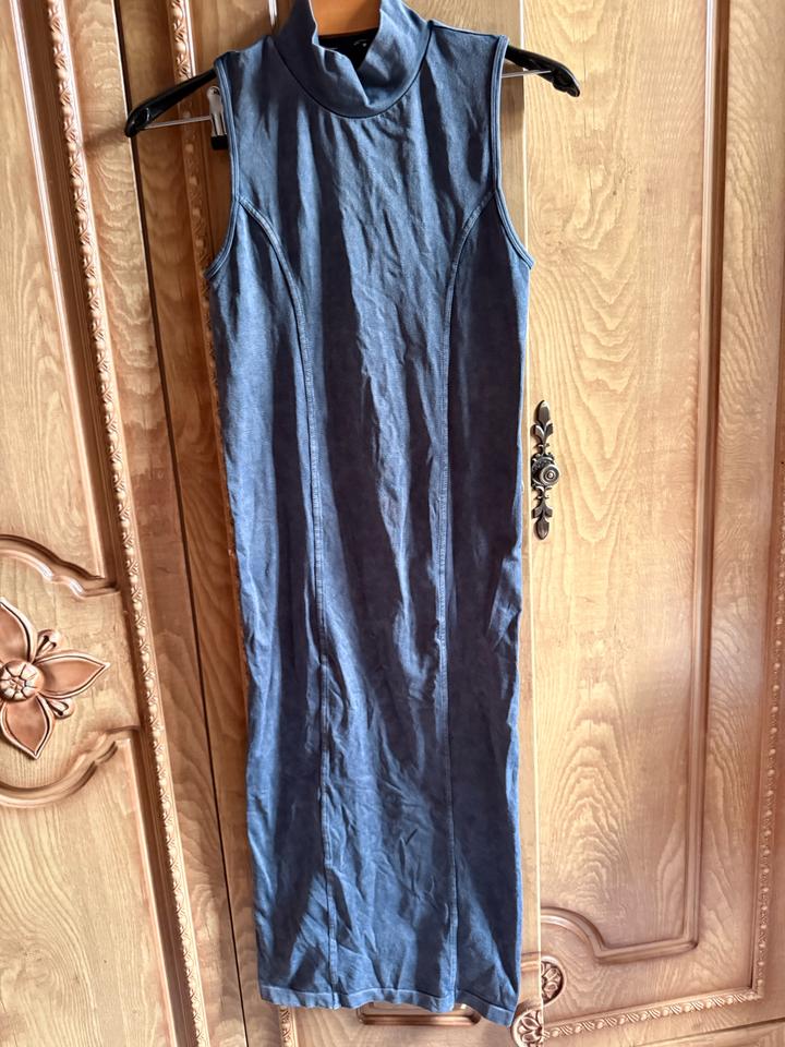 Платье Zara под джинсу