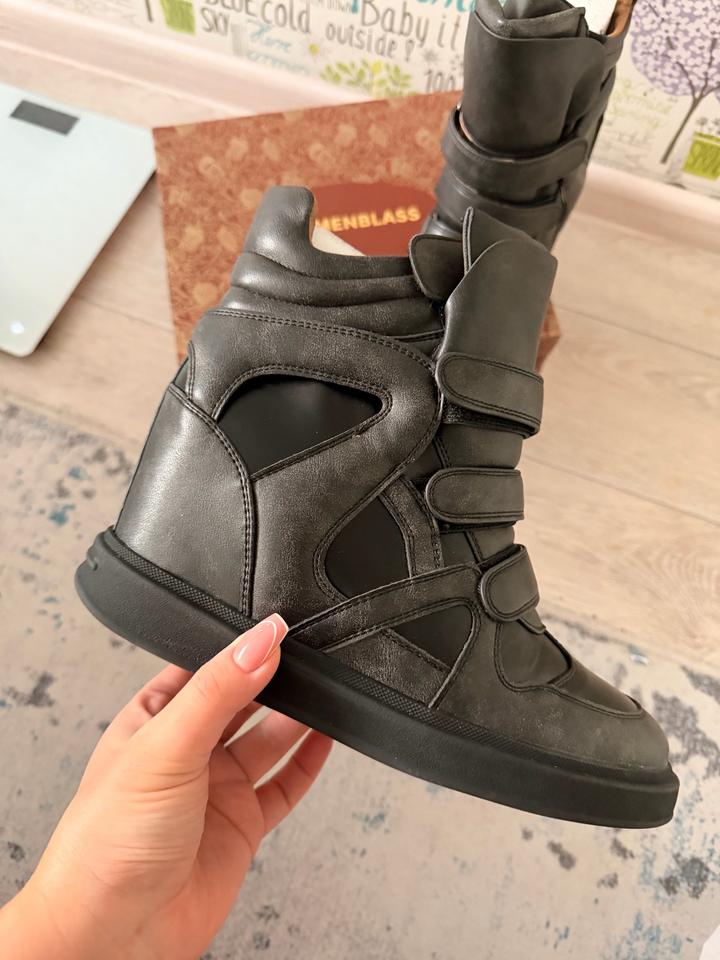 Сникерсы на танкетке carmenblass