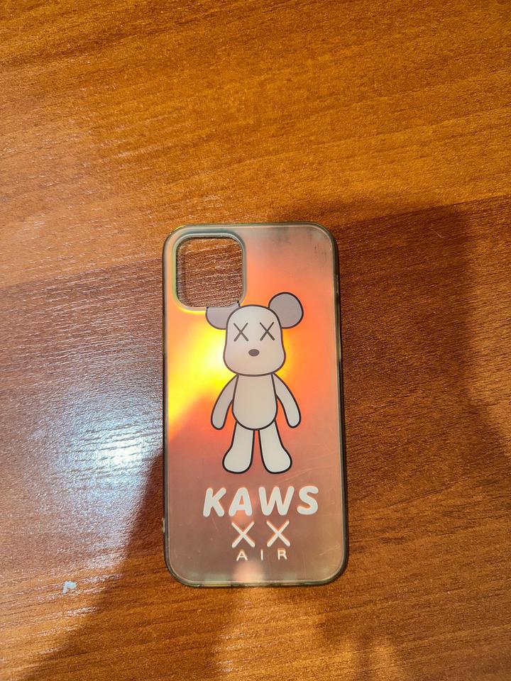 Чехол для телефона KAWS
