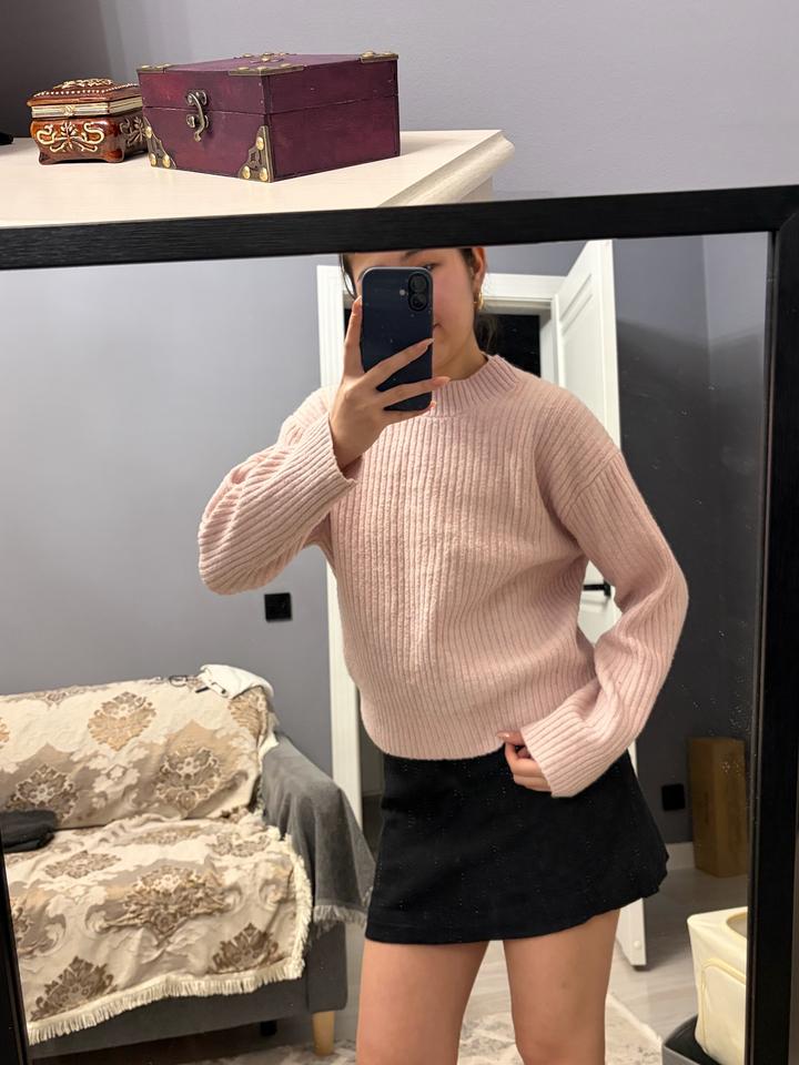 H&M свитер в нежно розовом цвете