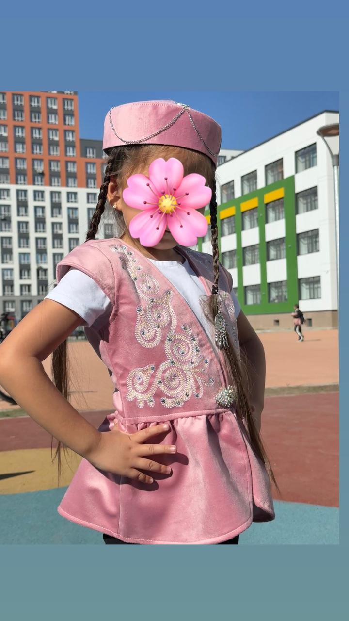 Национальный костюм для девочки (жилет и тюбетейка)