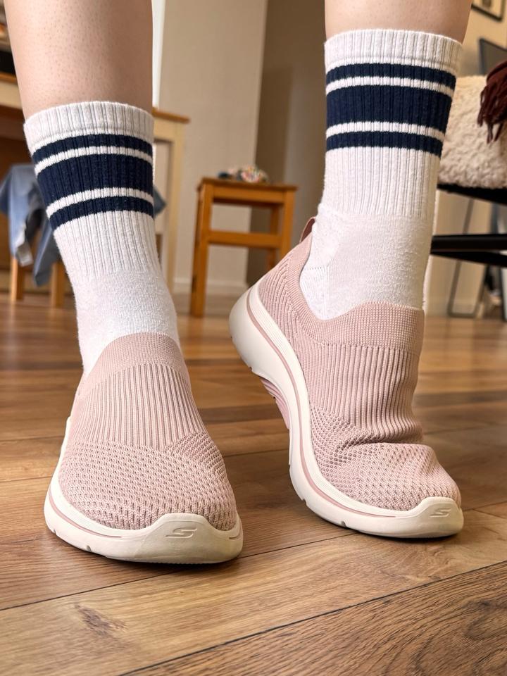 Skechers