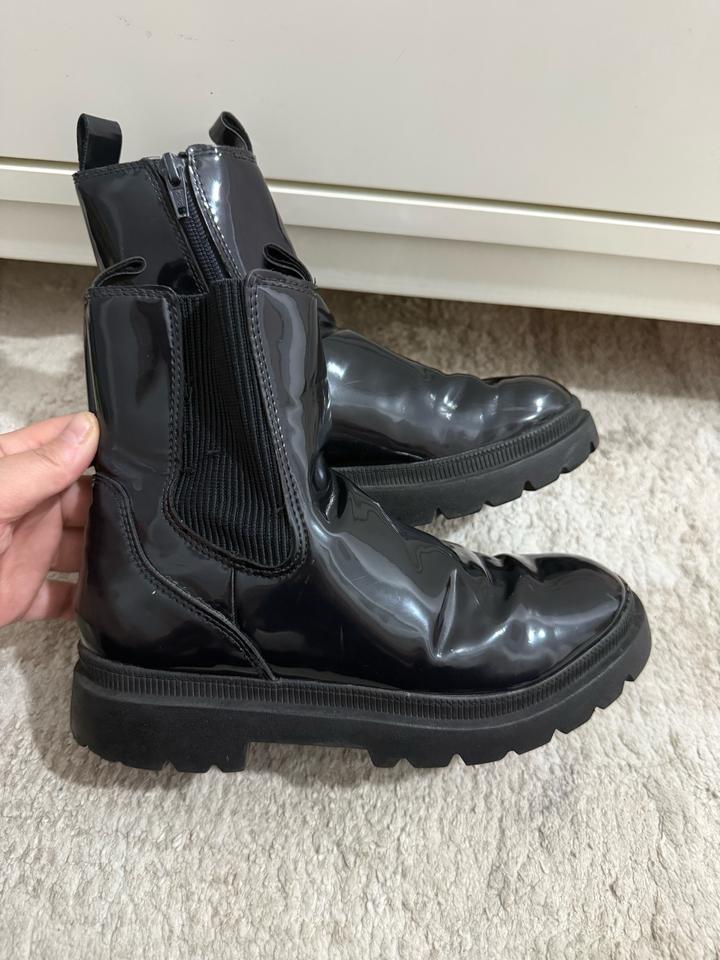Челси сапоги Zara лаковые