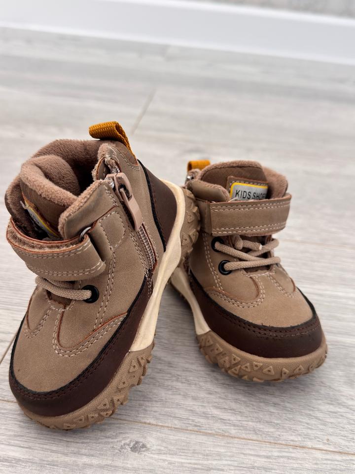 Kids shoes, raw