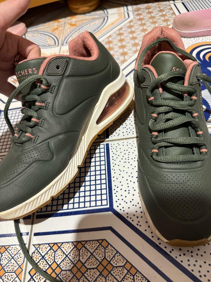 Skechers