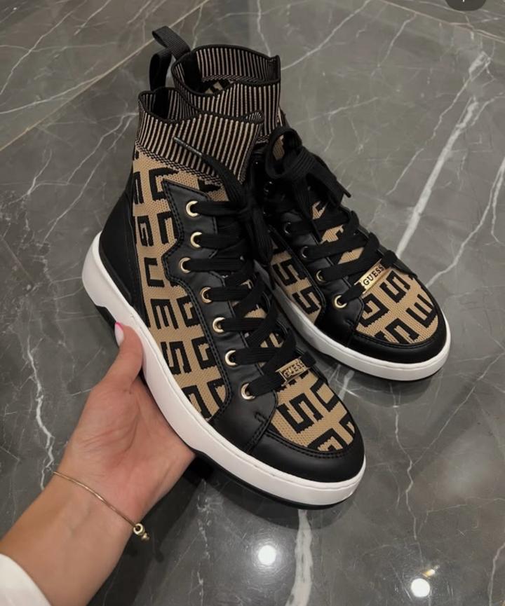 Кроссовки Guess