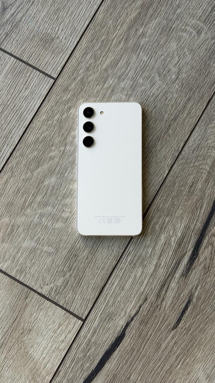 Смартфон Samsung Galaxy S23
