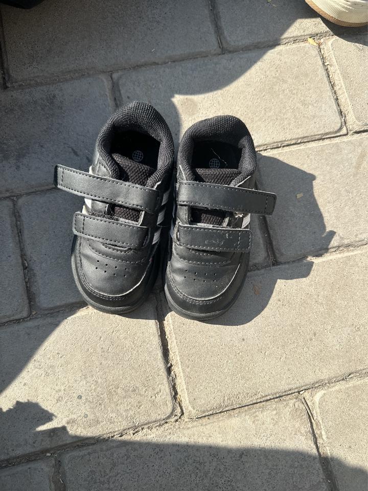 Кроссовки adidas