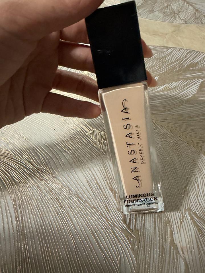 тональный крем Anastasia Beverly Hills luminous foundation