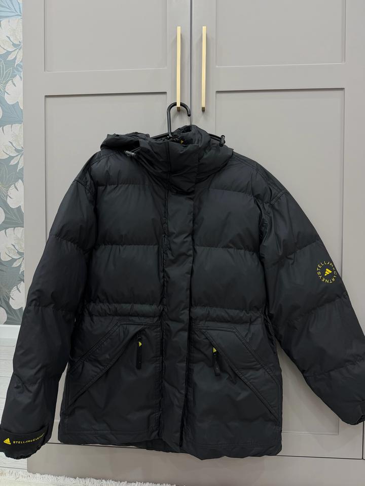 Пуховик adidas by Stella McCartney