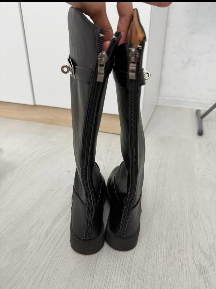 Zara Женские черные сапоги