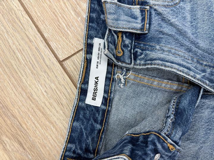 Джинсы Bershka