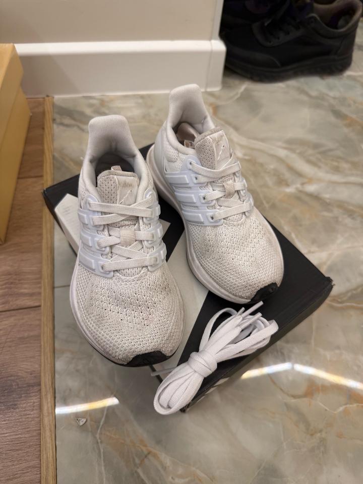 Кроссовки adidas
