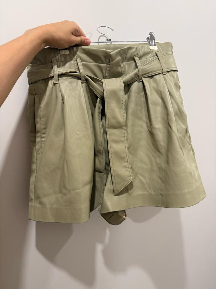 Шорты из экокожи с поясом Zara