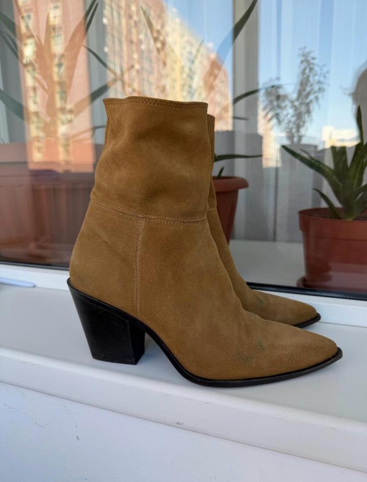 Замшевые ботильоны Zara
