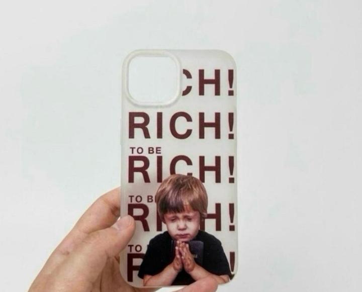 Чехол на iPhone 14