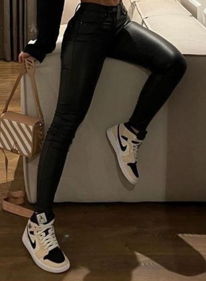 Bershka брюки  сигаретки, эко кожа,  42/44