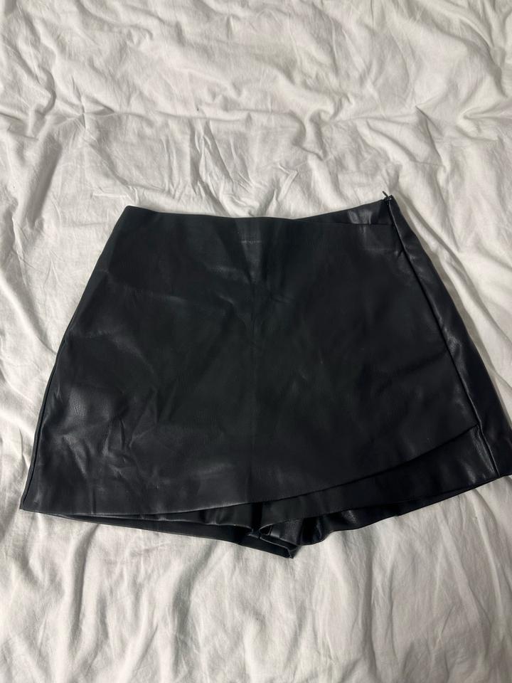 Юбка мини Stradivarius из экокожи