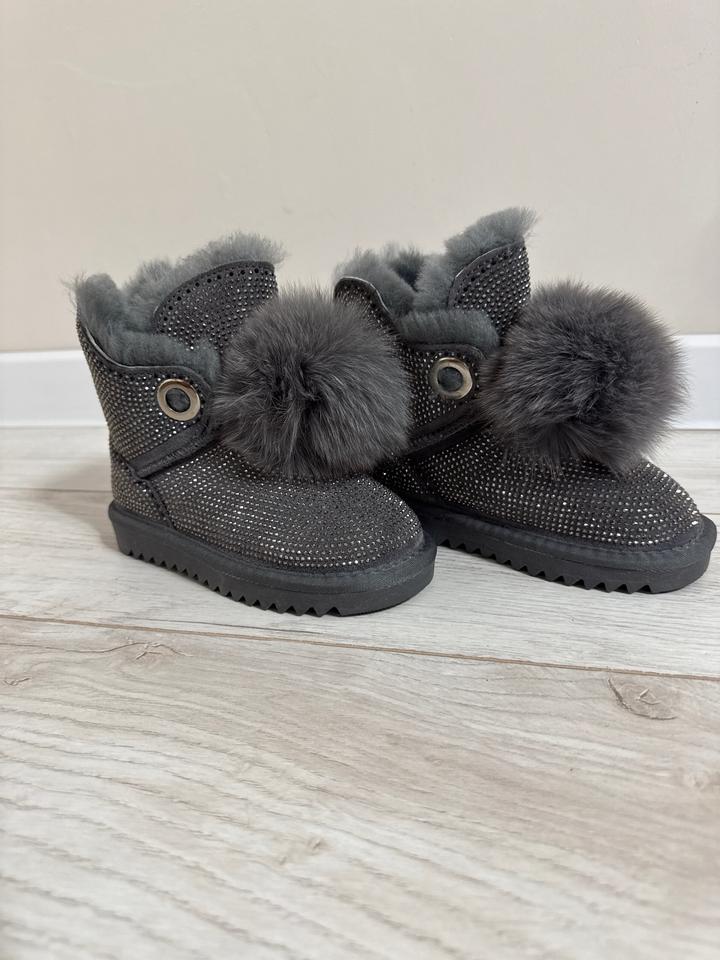 UGG