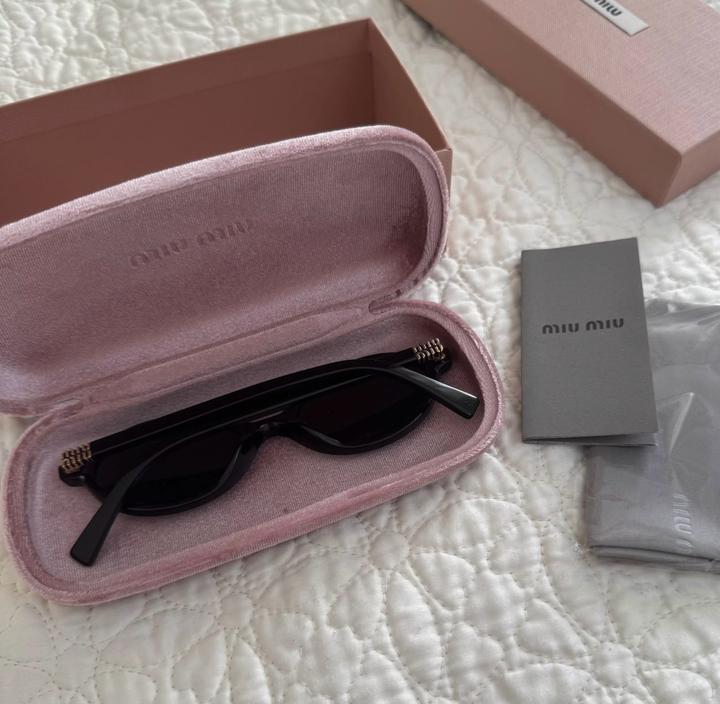 Солнцезащитные очки Miu Miu