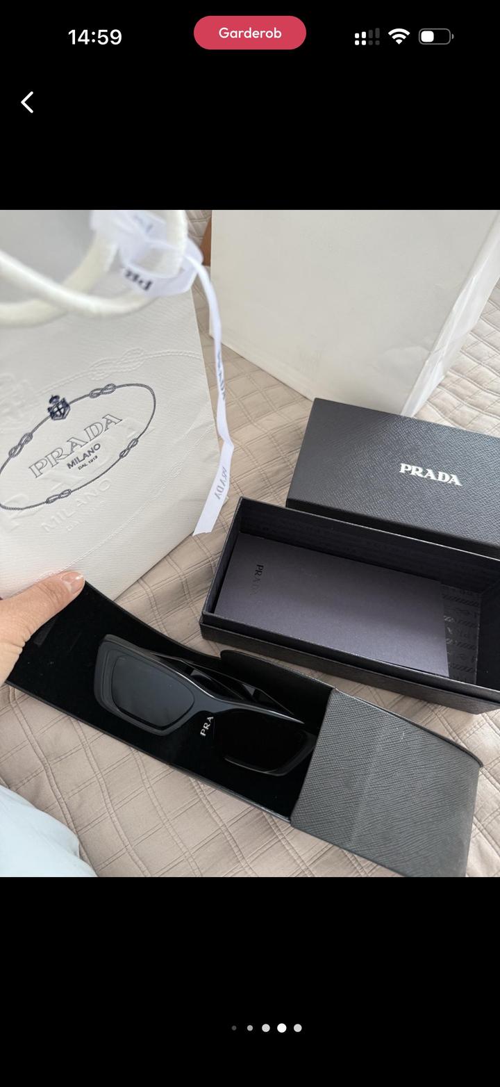 Солнцезащитные очки Prada