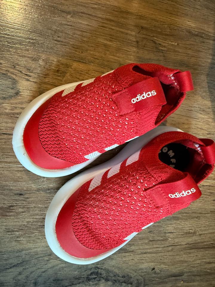 Кроссовки adidas