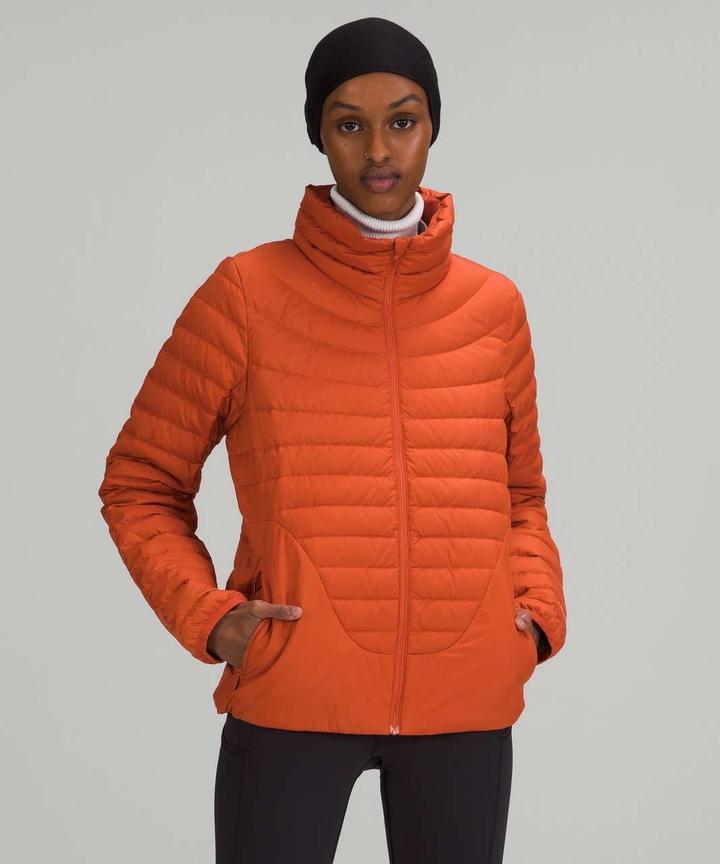 легкая куртка Lululemon Lightweight Relaxed-Fit Down Jacket в цвете Canyon Orang