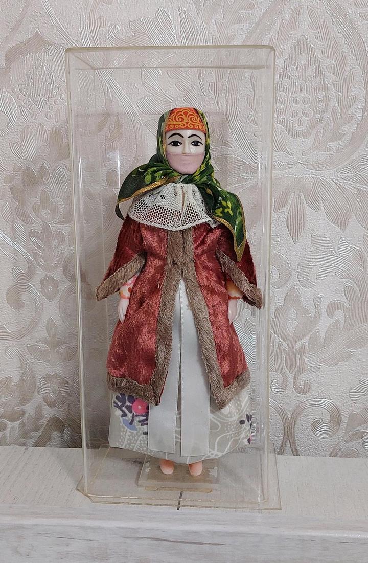 Винтажная кукла