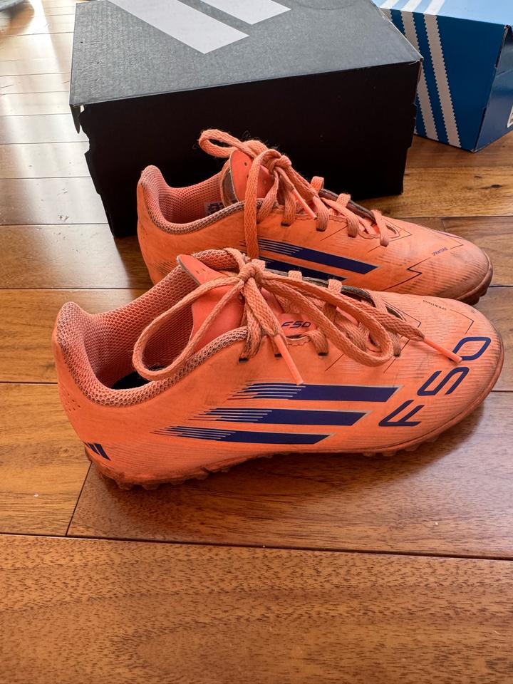 Футбольные бутсы adidas F50