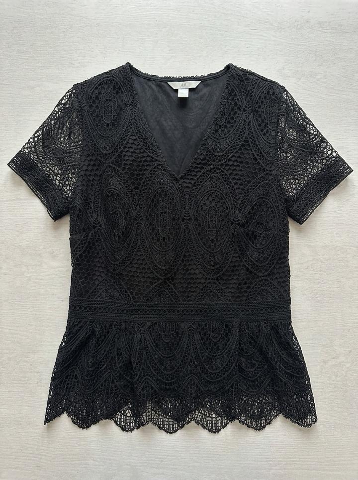 Блуза H&M с кружевом и баской